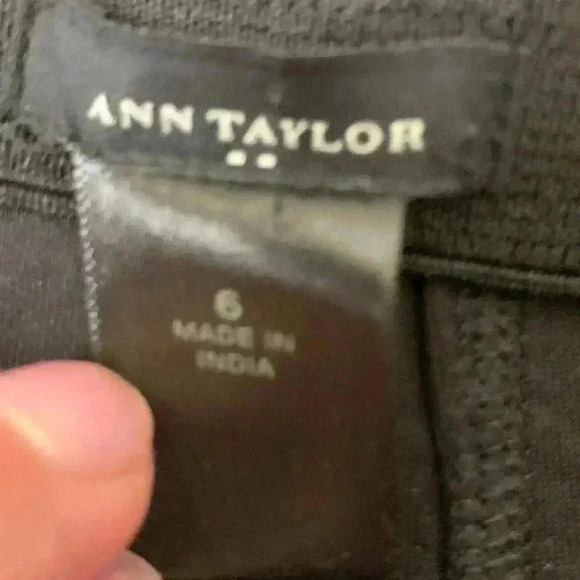 Ann Taylor Stretchy Pencil Skirt, Hidden Back Zipper, Wrinkle Free Fabric Size 6 - Picture 5 of 8